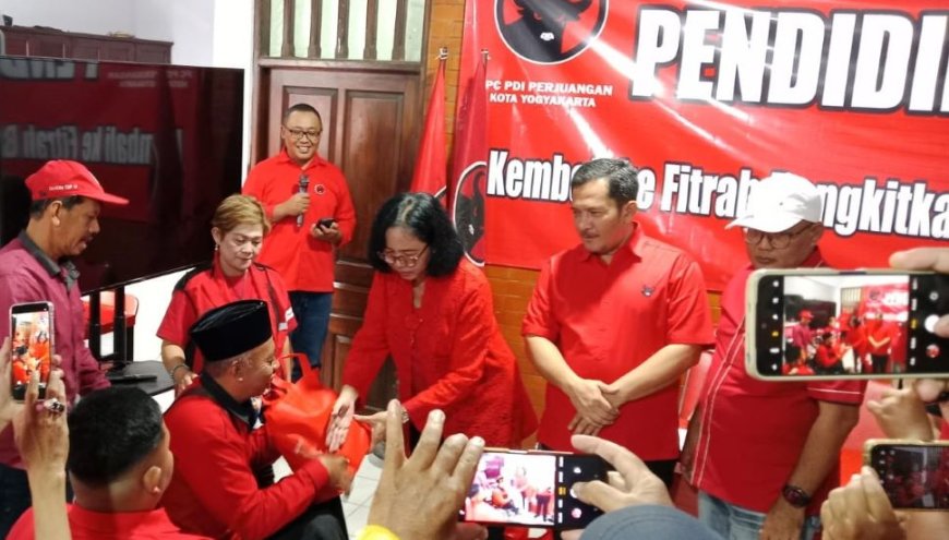 Anggota DPR RI Esti Wijayati Berkeliling Cek Kondisi Warga Desil Satu dan Salurkan Bantuan