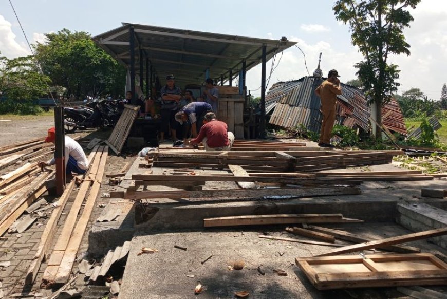 Hujan Deras Disertai Angin Kencang Melanda Sejumlah Desa di Klaten