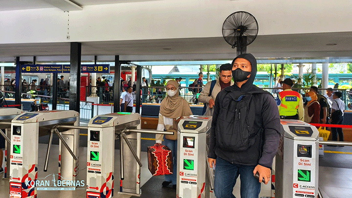 Lonjakan Pengguna <i>Commuter Line</i> Lebaran Mencapai 644 Ribu, KAI <i>Commuter</i> Menambah Perjalanan selama Lebaran