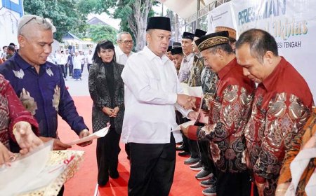Gebrakan Menteri Nusron di Sulteng: 33 Sertipikat Tanah Wakaf Diserahkan, Aset Ibadah Kini Punya Payung Hukum Kuat