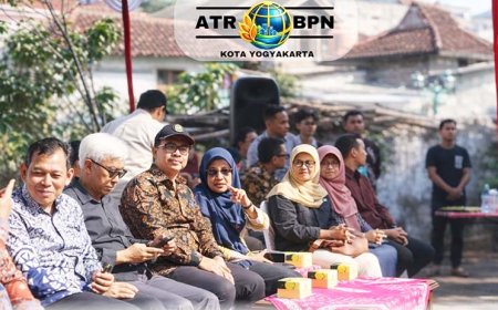 Transformasi Kampung Lampion, Hasto Wardoyo Pimpin Kolaborasi M3K di Tepi Sungai Code