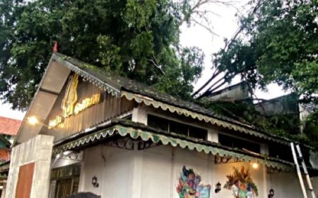 Sungai Meluap, Pohon Tumbang Merusak Bangunan