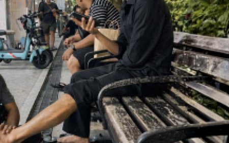 Petugas Jogomaton dan Jasa Pijat “Kucing-kucingan” di Pedestrian Malioboro