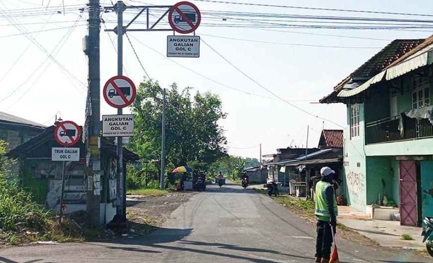 Baru Selesai Diperbaiki, Jalan Majegan-Jeblog Karanganom Rusak Lagi