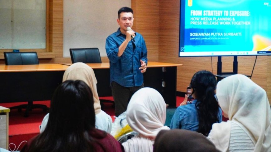 Asisten Manajer KAI Bandara Jadi Dosen Tamu Sekolah Vokasi UI