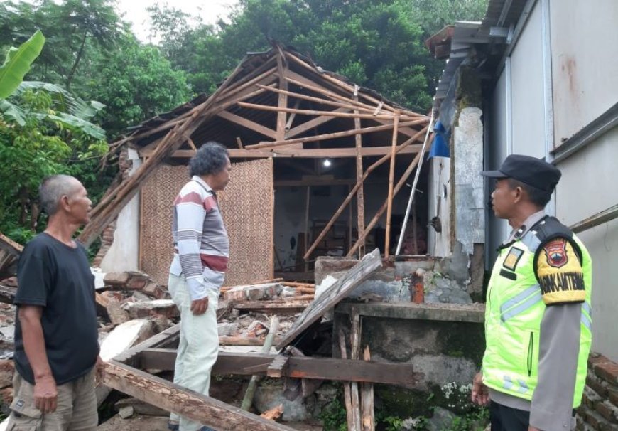 Rumah di Karangsambung Rusak Berat Diterjang Angin Kencang