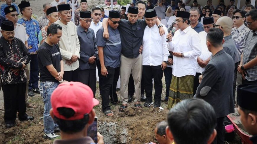 Bos HS Membangun Masjid di Lokasi Istrinya Meninggal