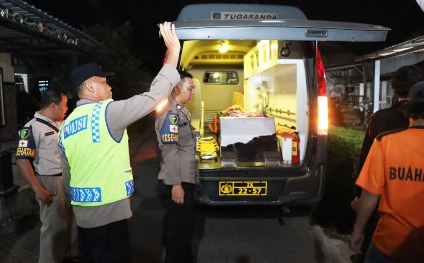 Empati Polres Kebumen terhadap Gadis Yatim Penderita Infeksi Tulang Belakang