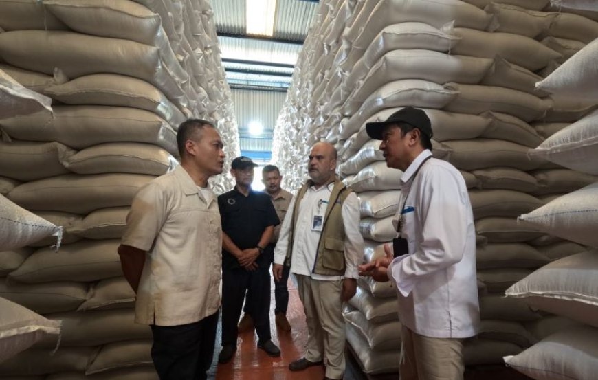 Anggota DPR RI Azis Subekti Cek Gudang Bulog