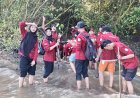 Gaya Keren Mahasiswa Geografi UNY, Turun ke Lumpur Baros Demi Selamatkan Pesisir Bantul