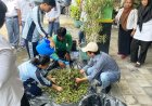 Dosen Agroteknologi UMBY Sulap Gulma Siam Jadi Pupuk Organik Cepat Saji di SMK Perkebunan MM 52