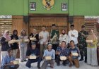 Mensesneg dan Titis Ajeng Bagikan Daging Kurban di Bantul