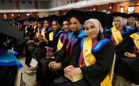 UMBY Gelar Wisuda, Perbanyak Praktik dan Digitalisasi