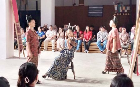 Aksi 64 Model Asmat Pro Warnai 20 Tahun Phillip Iswardono Berkarya