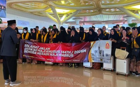 Tangis Haru Mewarnai Keberangkatan Jamaah Haji Khusus Nur Ramadhan
