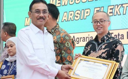 Wujudkan Birokrasi Modern, Sekjen ATR/BPN Beri Penghargaan Satker Pengelola Kearsipan Terbaik 2026