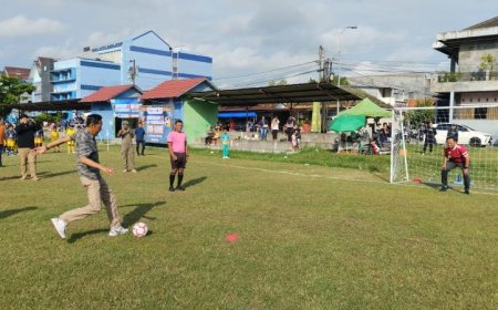 Tendangan Penalti Wakil Bupati Bantul Bobol Gawang Lurah Panggungharjo