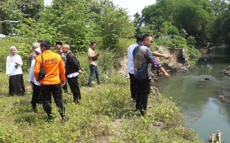 Komisi C DPRD DIY Tinjau Talud Ambrol di Sungai Gajah Wong