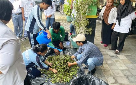 Dosen Agroteknologi UMBY Sulap Gulma Siam Jadi Pupuk Organik Cepat Saji di SMK Perkebunan MM 52