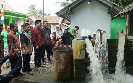 Desa Krandegan Peroleh Pompa Tenaga Surya 15 PK Bantuan PT Agros Global Indonesia