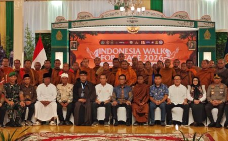 Bhikkhu Thudong Lintas Pulau Bertemu Sultan HB X
