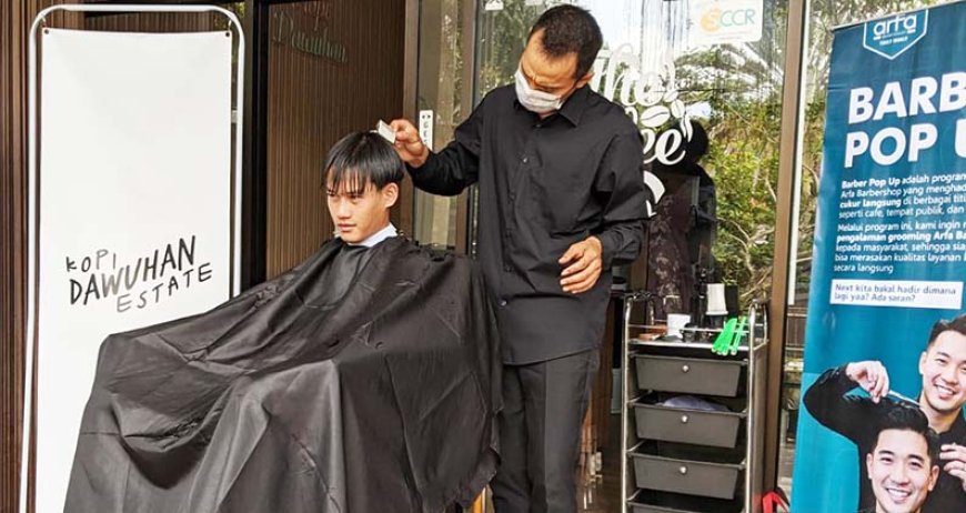 Apresiasi Guru dan Buruh, Dawuhan Roastery dan Arfa Barbershop Beri Cukur Serta Kopi Gratis