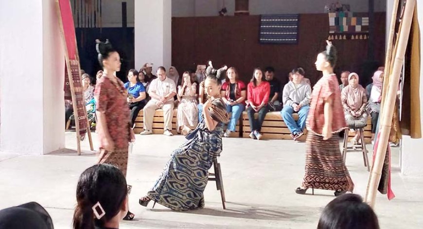 Aksi 64 Model Asmat Pro Warnai 20 Tahun Phillip Iswardono Berkarya
