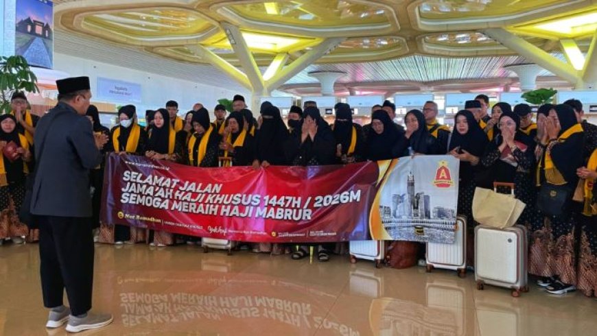 Tangis Haru Mewarnai Keberangkatan Jamaah Haji Khusus Nur Ramadhan