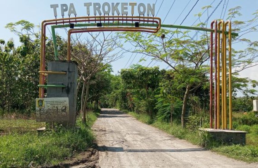 Buang Sampah di TPA Troketon, Mobil DKUKMP Klaten “Dianaktirikan”