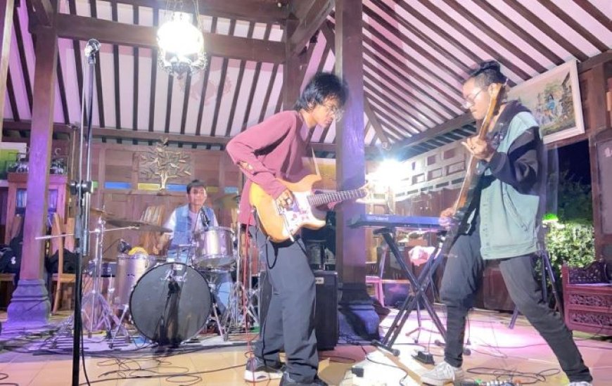Black Langues Meluncurkan Lagu “Happy”