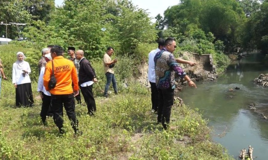 Komisi C DPRD DIY Tinjau Talud Ambrol di Sungai Gajah Wong