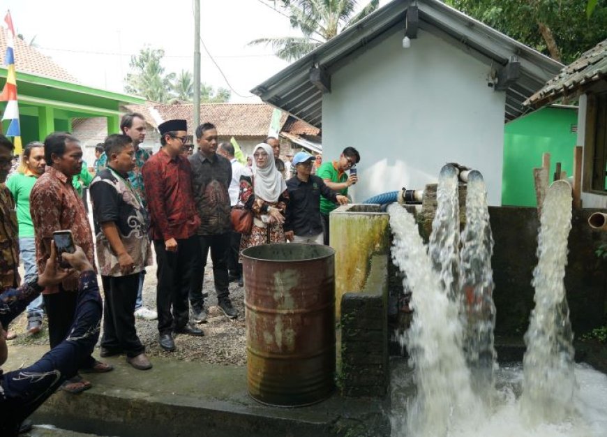 Desa Krandegan Peroleh Pompa Tenaga Surya 15 PK Bantuan PT Agros Global Indonesia