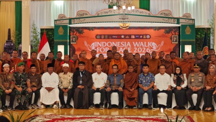 Bhikkhu Thudong Lintas Pulau Bertemu Sultan HB X