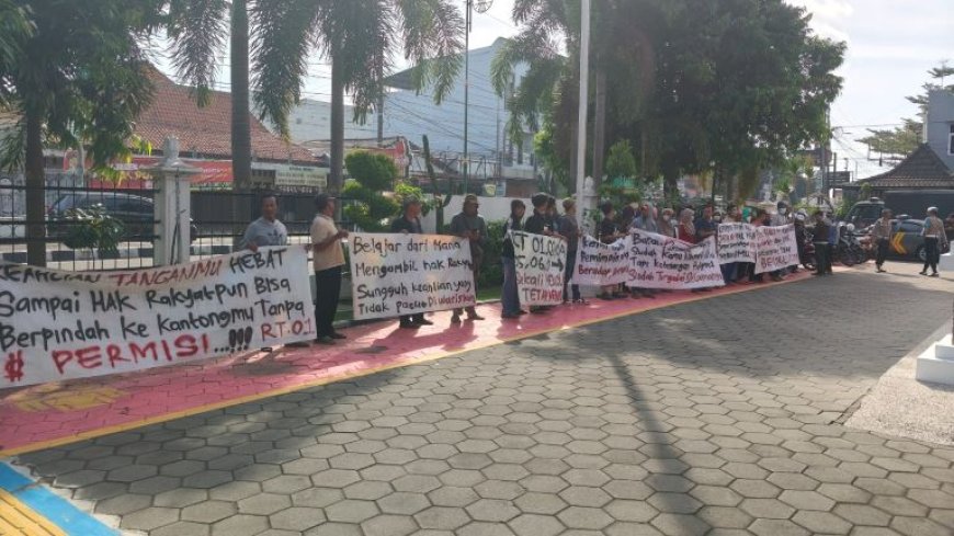 Ratusan Warga Seloharjo Bantul Geruduk PTUN DIY