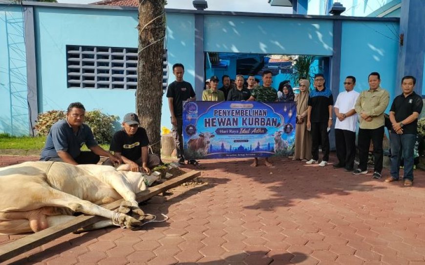 PDAM Purworejo Kurban Sapi dan Kambing, Dibagi ke Warga Sekitar Kantor