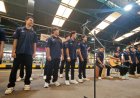 Di Tengah Padatnya Arus Penumpang, PSM UAJY Tampil di Stasiun Tugu