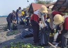 Berbagai Komunitas Bersihkan Sampah di Pantai Dewaruci