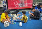 Libur Sekolah Tiba, Anak-anak Berkarya sambil Menunggu Kereta