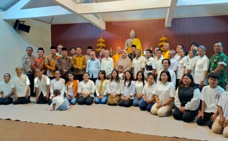Umat Buddha Purworejo Terharu, Bupati Hadiri Waisak di Vihara Giri Shanti Sokoagung