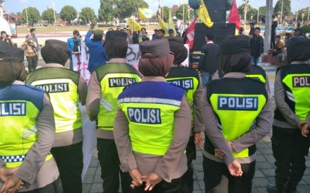 Puluhan Mahasiswa Kebumen Unjuk Rasa di Pendopo Kabumian