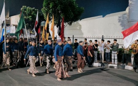Ribuan Warga Tapa Bisu Mubeng Beteng Keraton Yogyakarta