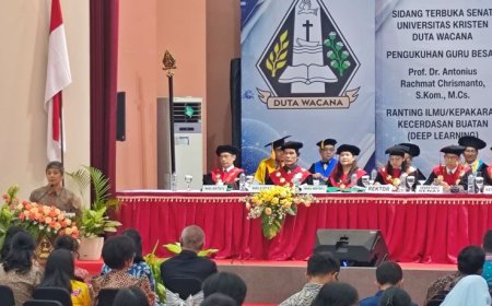 Prof Anton Jadi Guru Besar Termuda UKDW