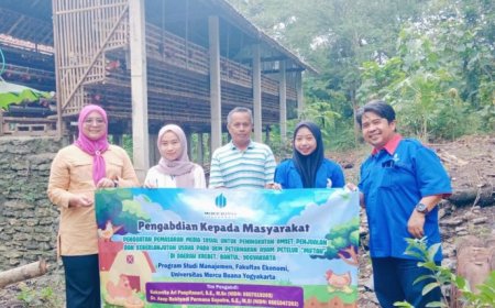 Tim UMBY Melatih Peternak Jual Telur Melalui Sosial Media