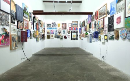 Ratusan Karya Memenuhi Hampir Setiap Sisi Galeri