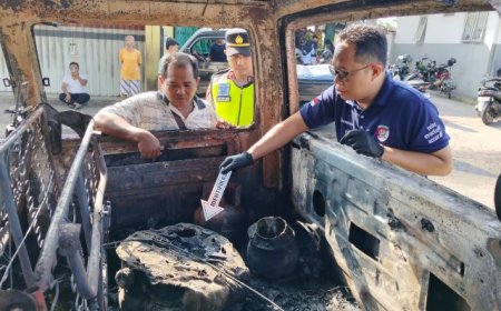 Mobil Angkut Pertalite Terbakar Diduga Akibat Percikan Api