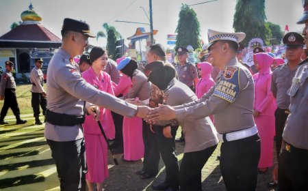 Didampingi Pasangan, 70 Personel Polres Kebumen Naik Pangkat