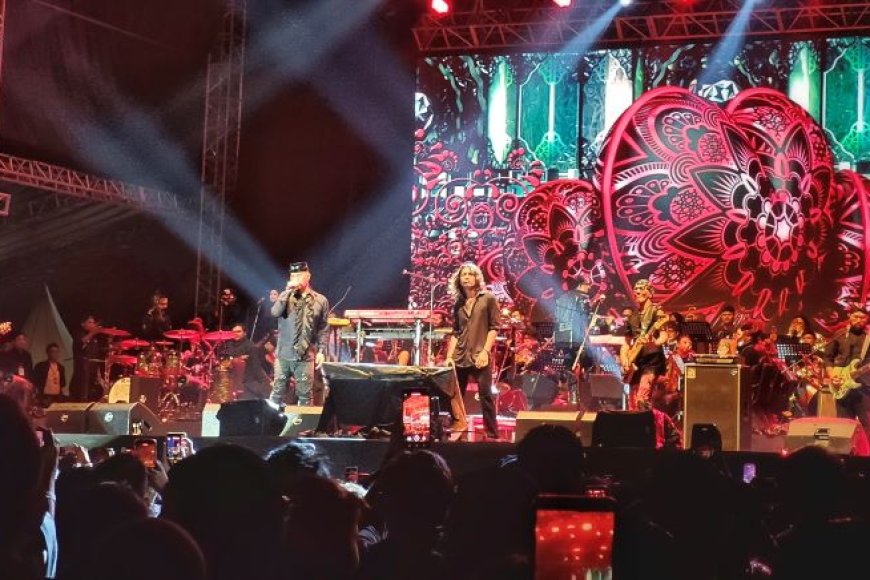 Hujan Deras, Ribuan Penonton Jogja Rockphonic Bertahan