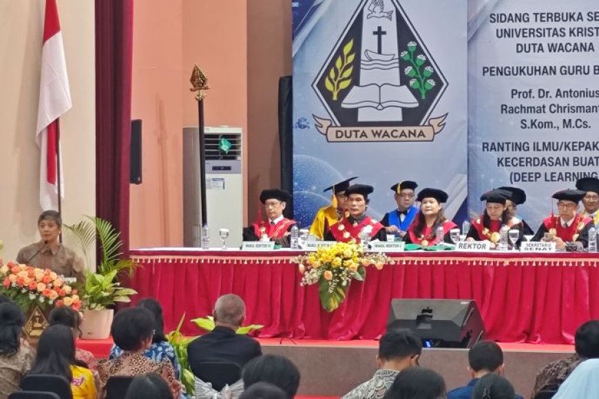 Prof Anton Jadi Guru Besar Termuda UKDW