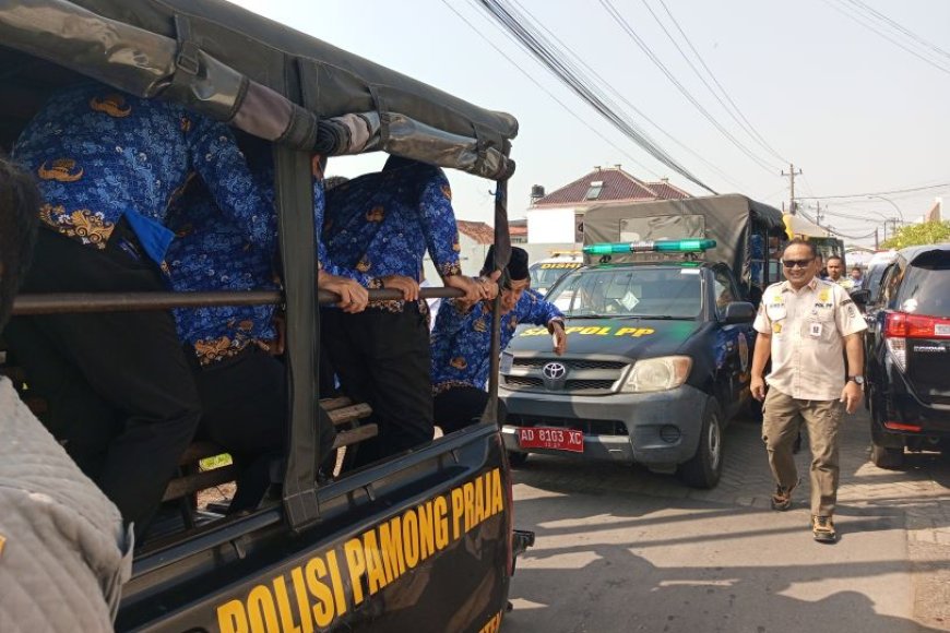 Bupati Klaten Ajak Pimpinan OPD Naik Mobil Patroli Satpol PP ke Acara Sambung Rasa