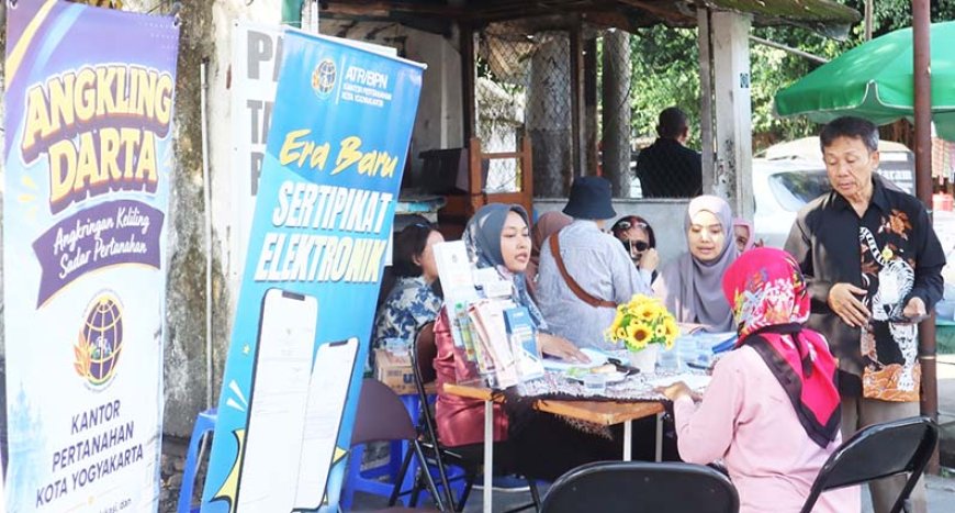 Angkling Darta Hadir di Pasar Ngasem, Warga Yogya Antusias Manfaatkan Layanan Pertanahan Keliling
